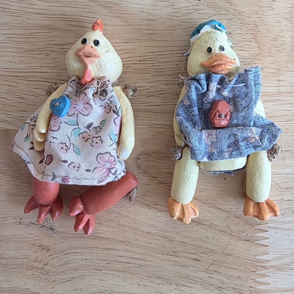 Vtg Russ Berrie mini Shelf Sitter Ducks in clothes Set of 2 ceramic country cute